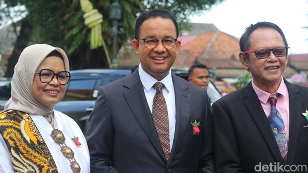 Anies Baswedan hadir di resepsi pernikahan putra Paku Alam x, Rabu (10/1/2024).