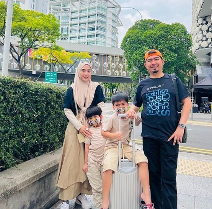 April Jasmine dan Ustad Solmed April Jasmine dan Ustad Solmed