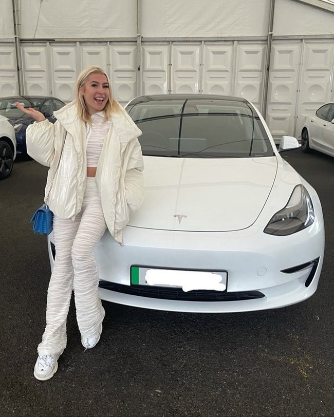 Mengetahui dirinya jadi perbincangan, Astrid pun ikut menuliskan komentar. Jangan menyalahkanku. Kutukan Astrid tidaklah benar,  Foto: Instagram