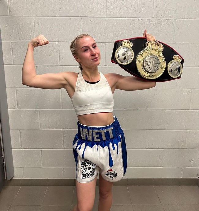 Di kolom komentar unggahan Astrid dengan Cole, fans menghubungkan fakta bahwa Cole Palmer pernah berfoto dengan Astrid Wett dengan kekalahan Chelsea.  Foto: Instagram