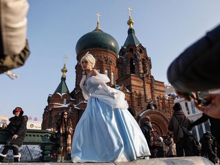 Bak Negeri Dongeng, Pengunjung Antusias Foto-foto di Festival Es Harbin