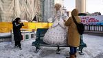 Bak Negeri Dongeng, Pengunjung Antusias Foto-foto di Festival Es Harbin