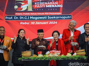 Momen Maruf Amin Dapat Tumpeng Pertama hingga Salam Metal di HUT PDIP