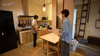 Meski rumahnya tak begitu besar, tapi cukup nyaman untuk ditempati. Apalagi Dikta mendesainnya dengan gaya minimalis ala rumah-rumah Jepang. Foto: YouTube Taulany TV