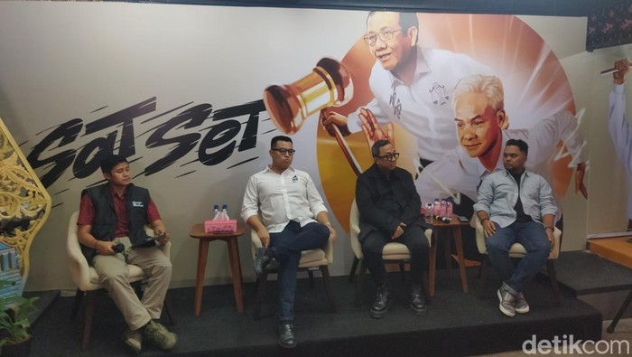 Enda Nasution di Media Center TPN Ganjar-Mahfud, Jalan Cemara 19, Jakarta Pusat, Rabu (10/1/2024).