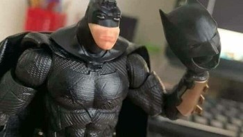 Ini wajah asli Batman. Foto: Boredpanda