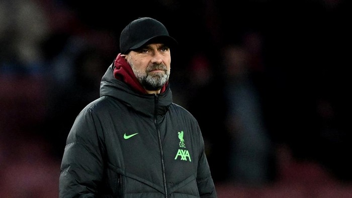 FILE PHOTO: Soccer Football -  FA Cup - Third Round - Arsenal v Liverpool - Emirates Stadium, London, Britain - January 7, 2024 Liverpool manager Juergen Klopp looks on during the warm up before the match REUTERS/Dylan Martinez/File Photo