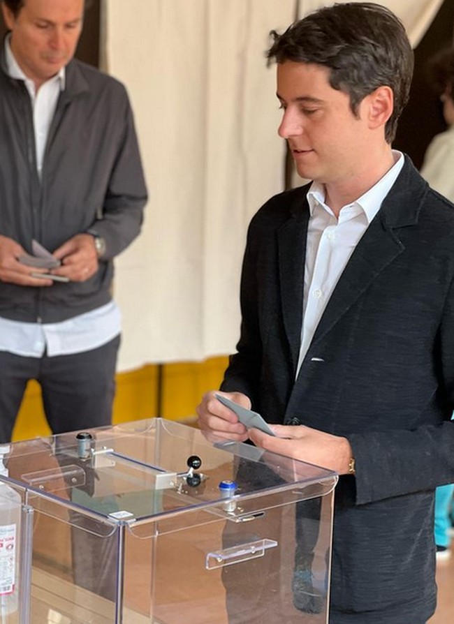 Gabriel saat ini tengah menjalin hubungan spesial dengan politikus sekaligus mantan penasihat Macron, Stephane Sejourne. Foto: dok. Instagram/@gabrielattal