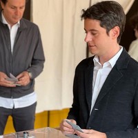 Gabriel saat ini tengah menjalin hubungan spesial dengan politikus sekaligus mantan penasihat Macron, Stephane Sejourne. Foto: dok. Instagram/@gabrielattal