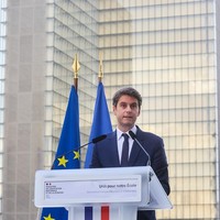 Sosok Gabriel sempat memicu kontroversi ketika menjabat sebagai Menteri Pendidikan. Ia melarang menggunakan pakaian abaya Muslim di sekolah-sekolah negeri.Foto: dok. Instagram/@gabrielattal