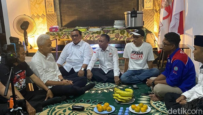 Ganjar bertemu pengurus serikat buruh di Brebes, Rabu (10/1/2024).