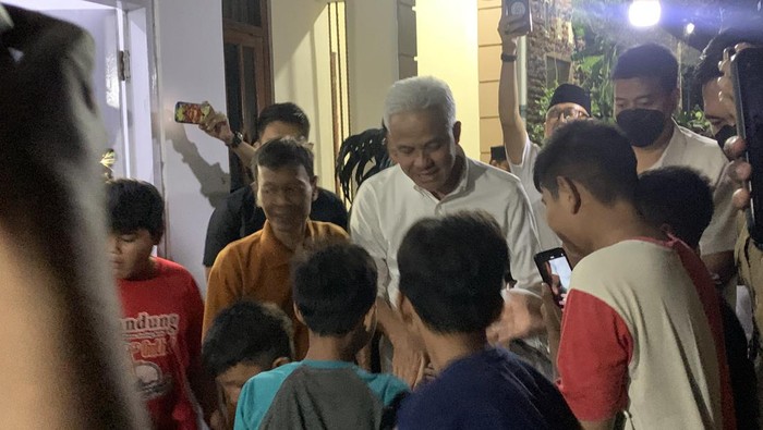 Ganjar Pranowo bermalam di rumah guru honorer di Tegal (Mulia/detikcom)