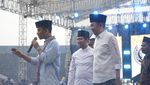 Saat Gibran Dikelilingi  Emak-Emak di Jember