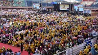 Puluhan ribu peserta Apel Shalawat Kebangsaan yang hadir di Stadion Jember Sport garden.