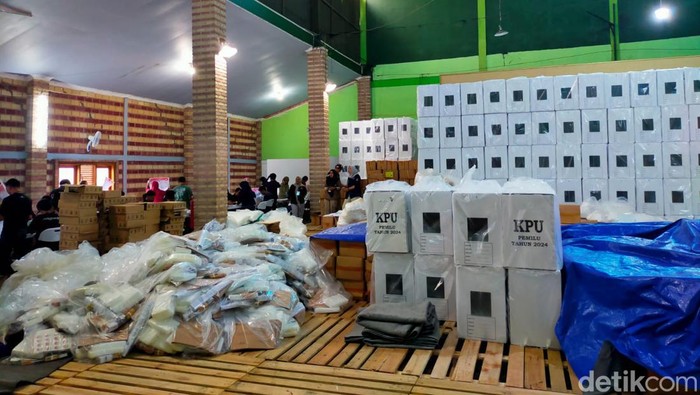 Gudang penyimpanan logistik pemilu di Sukabumi