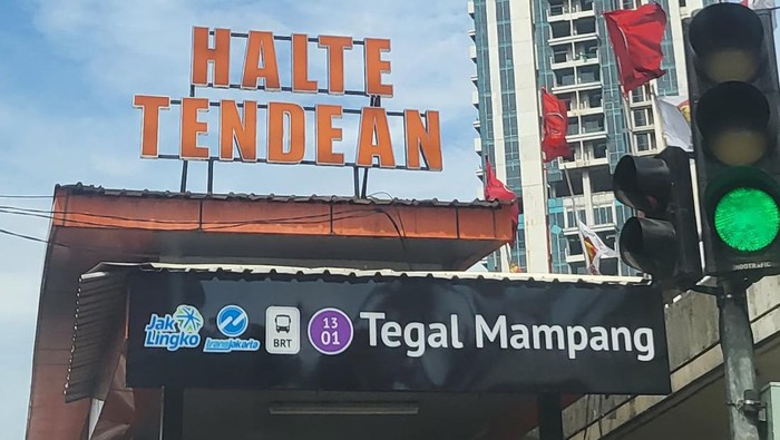 Halte Tendean berganti nama menjadi Halte Tegal Mampang (Indah Mutiara Kami/detikcom)