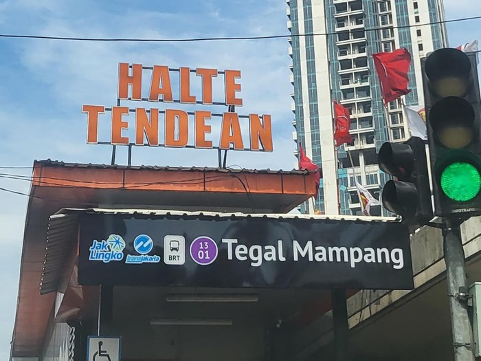 Halte Tendean berganti nama menjadi Halte Tegal Mampang (Indah Mutiara Kami/detikcom)