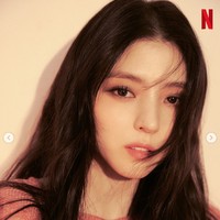 Drama Korea Gyeongseong Creature resmi tamat. Namun, Netflix memberikan kejutan untuk penggemar Han So Hee dan Park Seo Joon dengan pemotretan terbaru yang menonjolkan visual masing-masing. Foto: dok. Instagram @netflixkr