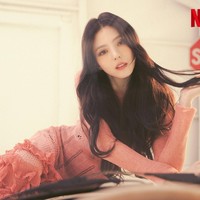 Berlatar tahun 1945, drama Korea Gyeongseong Creature menggambarkan sebuah kota di masa tergelap. Di aman sejumlah orang menjadi bahan eksperimen dan berubah menjadi monster. Bersama, Park Seo Joon dan Han So Hee bertarung dalam upaya mengungkap fakta sebenarnya. Foto: dok. Instagram @netflixkr