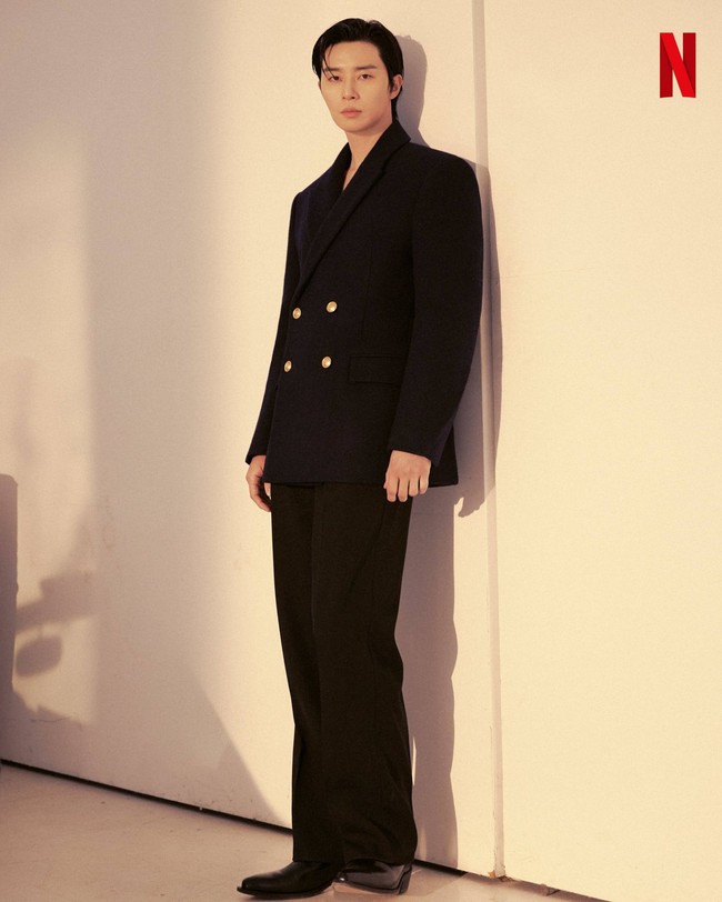 “visual couple 🔥🔥🔥” “Kenapa poto nya kaga barengan aja sih 😩😩” “Mother and Father,” “Ganteng dan cantik banget, gimana kalau pacaran aja 😭😭” “Cocok,” komentar sejumlah netizen di bawah unggahan Instagram Netflix Korea. Foto: dok. Instagram @netflixkr