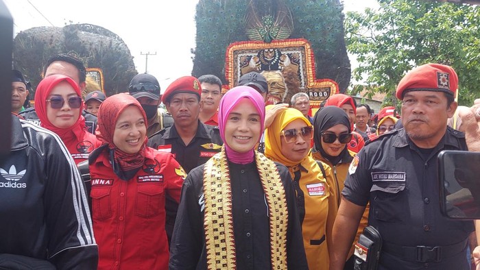 Istri dari Ganjar Pranowo, Siti Atikoh Supriyanti