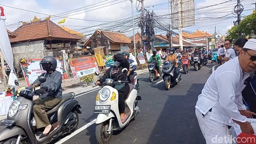 Jalan Simpang Tibubeneng-Canggu, Kuta Utara, Badung, Bali, sudah mulai dilalui pengendara, Rabu (10/1/2024). (Foto: Agus Eka/detikBali)