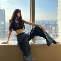 Dengan eksistensinya, Jang Wonyoung IVE didapuk menjadi brand ambassador untuk rumah mode Italia, Miu Miu pada 2022. Foto: dok. Instagram @for_everyoung10