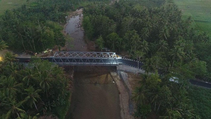 Jembatan penghubung Desa Sitiarjo di Kecamatan Sumbermanjing Wetan, Kabupaten Malang dengan Desa Sidodadi di Kecamatan Gedangan, Kabupaten Malang, tuntas dikerjakan