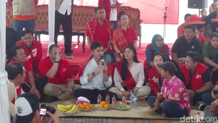Kaesang Pangarep bertemu warga Batak Karo di Kebayoran Lama, Jakarta Selatan. (Annisa/detikcom)