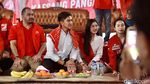 Kaesang Safari Politik Bareng Istri di Kebayoran Lama