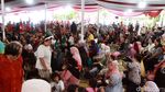 Kaesang Safari Politik Bareng Istri di Kebayoran Lama