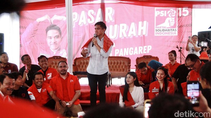 Kaesang melakukan safari politik ke beberapa wilayah di Jakarta. Salah satunya di kawasan Kebayoran Lama, Jakarta Selatan, Rabu (10/1/2024).