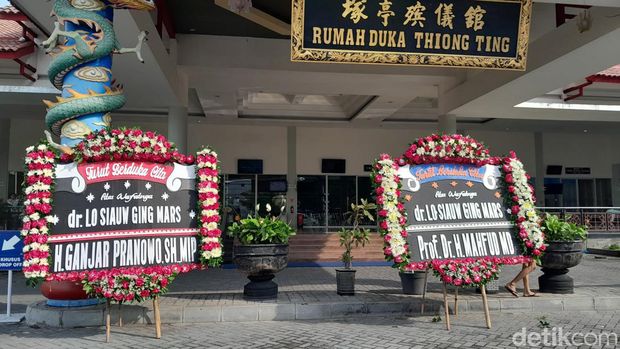 Karangan bunga duka cita dari Wali Kota dan Wakil Wali Kota Solo untuk Dokter Lo di Thiong Ting, Rabu (10/1/2024).