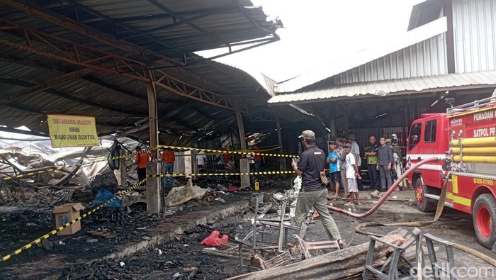 Kapolsek Ngawen AKP Lilik Eko Sukaryono memberikan keterangan saat diwawancara wartawan di lokasi pasar Rabu (10/1/2024).