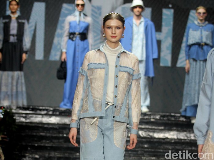 Koleksi Nawasana di half patiunus