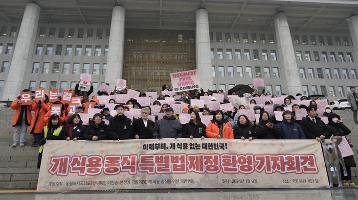 Animal rights activists attend a protest rally supporting the government-led dog meat banning bill  at the National Assembly in Seoul, South Korea, Tuesday, Jan. 9, 2024. South Korea's parliament on Tuesday passed a landmark ban on production and sales of dog meat, as public calls for a prohibition have grown sharply over concerns about animal rights and the country's international image. (AP Photo/Ahn Young-joon)