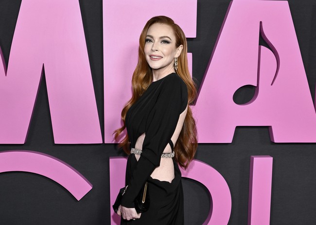 Ibu baru ini pun tampak segar. Senyuman lebar menghiasi wajah cantiknya. Foto: Evan Agostini/Invision/AP/Evan Agostini