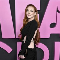 Ibu baru ini pun tampak segar. Senyuman lebar menghiasi wajah cantiknya. Foto: Evan Agostini/Invision/AP/Evan Agostini