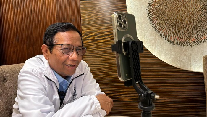 Mahfud Md saat live TikTok