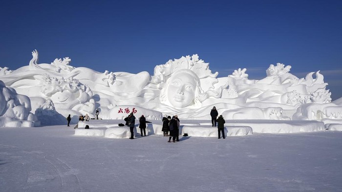 Workers carve snow sculptures at the annual Harbin Ice and Snow World in Harbin in northeastern China's Heilongjiang Province, Monday, Jan. 8, 2024. (AP Photo/Caroline Chen)