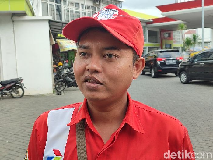 Pegawai SPBU Undip Semarang, Tri Aji Bagus, saat menceritakan detik-detik ledakan di tempatnya bekerja, Rabu (1/10/2024).