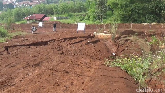 Penampakan bendung disposal Cihamerang, Tol Cisumdawu, Desa Sukasirnarasa, Kecamatan Rancakalon, Kabupaten Sumedang.