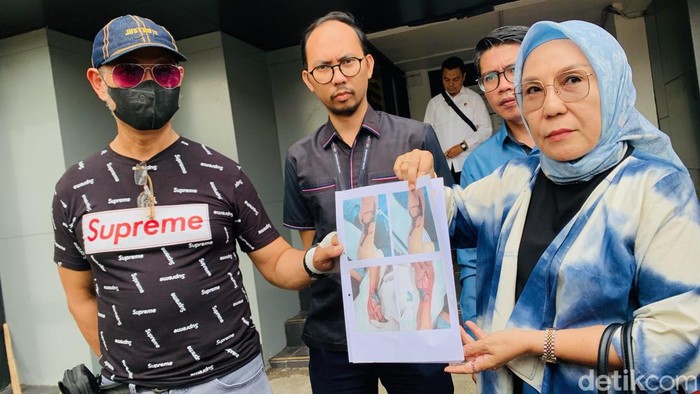 Petrus bersama kuasa hukumnya melaporkan dugaan malapraktik.