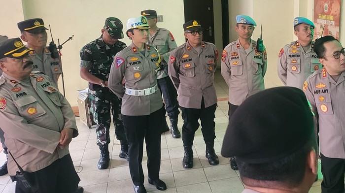 Polsek Kebayoran Baru mengimbau pengelola hotel untuk ikut menciptakan situasi kondusif selama pelaksanaan kampanye pemilu.