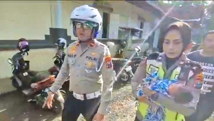 Polwan Bondowoso temukan bayi