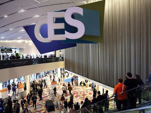 Melihat Aksi Robot Barista ADAM di CES 2024