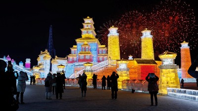 Potret Warna-warni Festival Es Terbesar Dunia di Harbin China