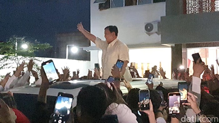 Prabowo saat meresmikan kantor DPD Partai Gerindra di Palembang.