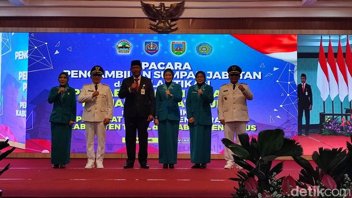 Prosesi pelantikan Pj Bupati Kudus dan Pj Bupati Tegal di Gedung Ghradika, Semarang, Rabu (10/1/2024).