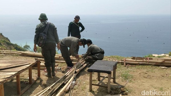 Lapak dan Bangli di JLS Sine Tulungagung Ditertibkan